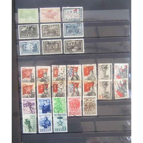 417 - Stamps of Russia and bordering countries: Accumulation of mostly mint and used definitives/commemora... 