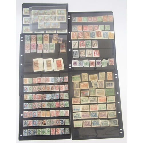 417 - Stamps of Russia and bordering countries: Accumulation of mostly mint and used definitives/commemora... 