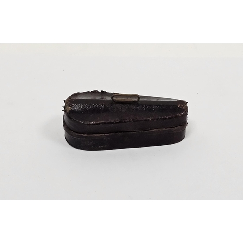 252 - Victorian novelty travelling inkwell in the form of a burgundy leather covered violin case, 9cm long