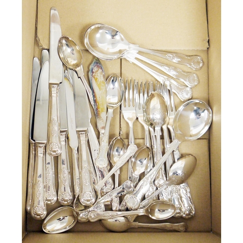 266 - Elkington A1 silver plated flatware, kings pattern, comprising 8 dessert spoons, 4 table spoons, 8 c... 