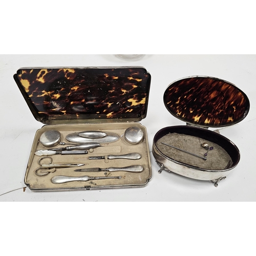 292 - George V Walker & Hall silver and tortoiseshell dressing table set, Sheffield 1912, each piece with ... 