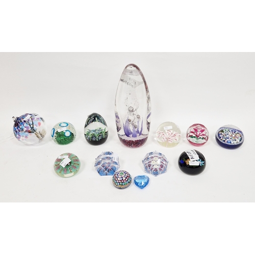 90 - Collection of assorted Scottish paperweights and other 20th century examples, including a Selkirk Gl... 