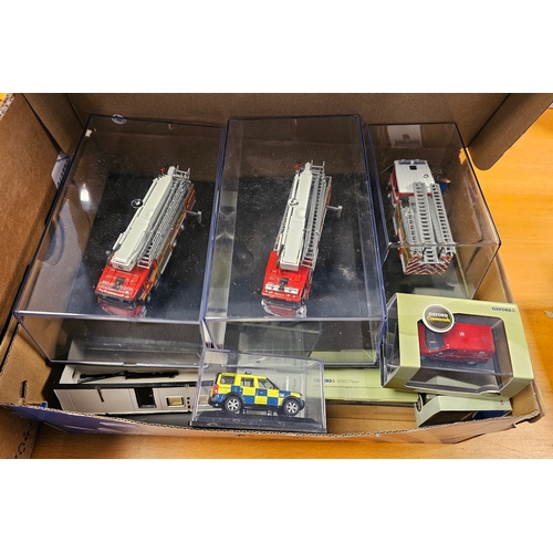 438A - Two boxes of Oxford diecast 00 and other models, mainly loose (2 boxes)