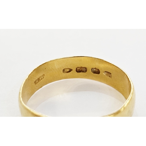 319 - 22ct gold wedding ring, approx 4.5g, size P