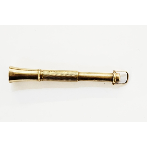 321 - 9ct gold retractable cigar piercer of trumpet design with engine turned decoration, approx 11g, appr... 