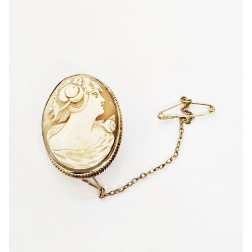 330 - 9ct gold shell cameo brooch, the shell carved with a lady with roses in her hair in an oval ropetwis... 