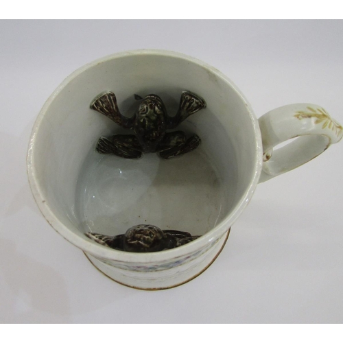 50 - Pearlware 'Winchester Measure' frog mug, circa 1820, applied to the interior with two brown frogs, f... 