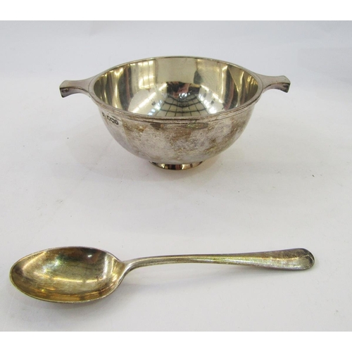 259 - George V silver quaich and spoon set, Sheffield 1926 & 1927, Walker & Hall, the quaich of plain form... 