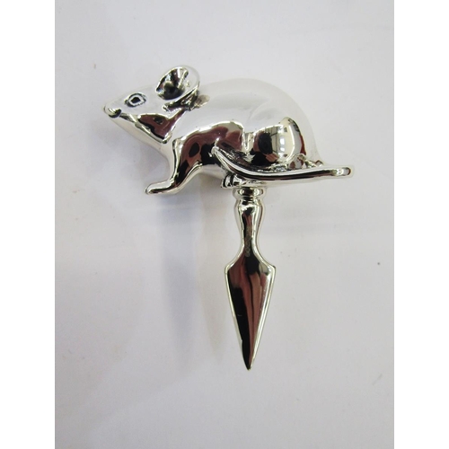 281 - Silver cheese marker in the form of a mouse, London 2011, maker JAH, 5cm high, 0.74ozt