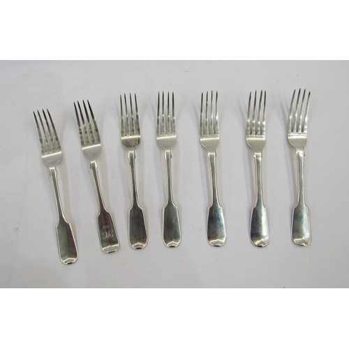 291 - Seven George lV and Victorian fiddle pattern table forks, various dates 10.5ozt approx