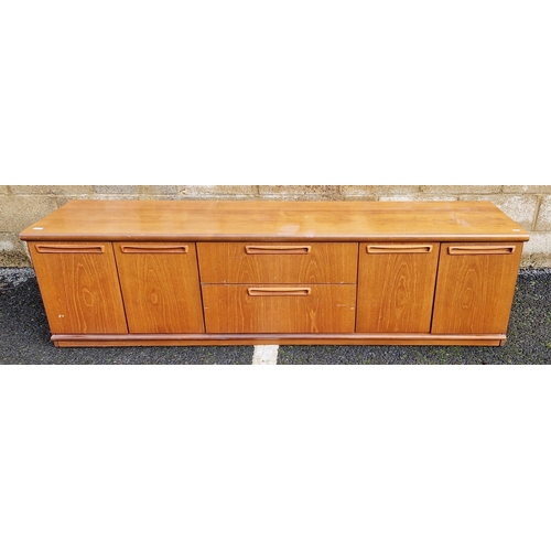 1062 - Mid-century retro Meredew teak low sideboard, comprising two central drawers flanked either side by ... 