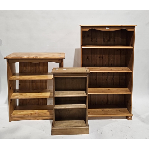 1146 - Three modern pine bookcases, the largest 135cm high x 76cm wide