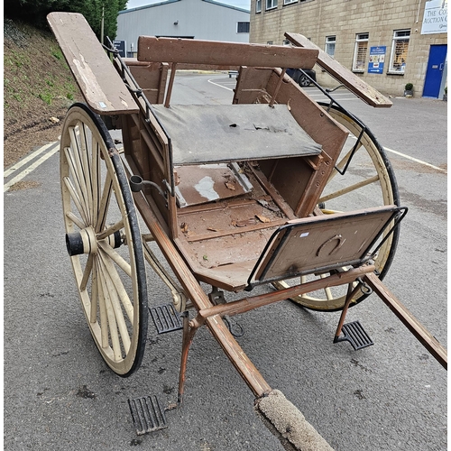 1220 - Painted wooden horse gig or carriage, full size with two spoke wheels and twin shafts for a single h... 