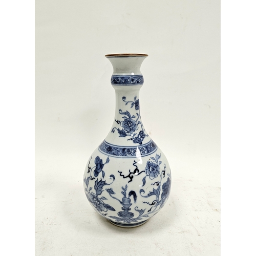 138 - Chinese Export porcelain blue and white guglet, 18th century, painted with vases of flowers, floweri... 