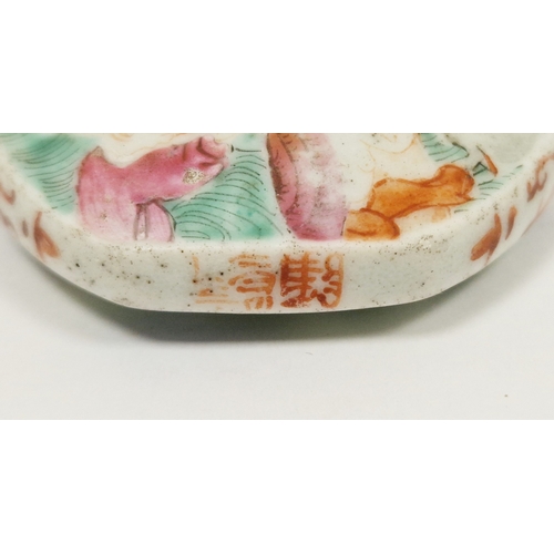 134 - Chinese porcelain famille rose flattened snuff bottle and a stopper, 19th century, one side decorate... 