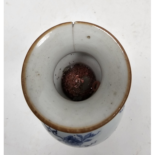 138 - Chinese Export porcelain blue and white guglet, 18th century, painted with vases of flowers, floweri... 