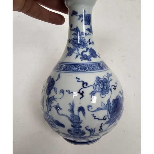 138 - Chinese Export porcelain blue and white guglet, 18th century, painted with vases of flowers, floweri... 