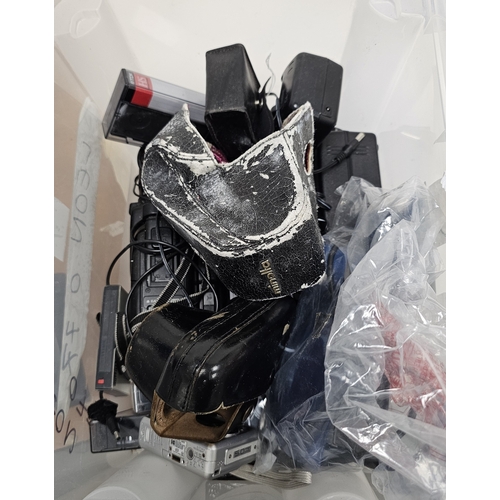 179 - Collection of camera and equipment including Konica Auto S2 camera, Minolta SRT101b camera, cased Ma... 