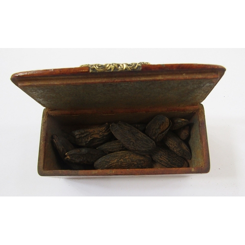 114 - Various snuff boxes to include a small tortoiseshell example, burrwood, horn and others of various s... 