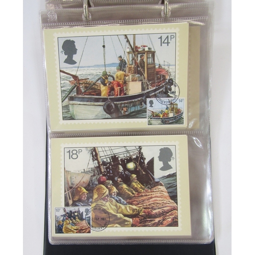 82 - Quantity of postcards including PHQ cards 1980 and later, in albums, topographical scenes of London,... 