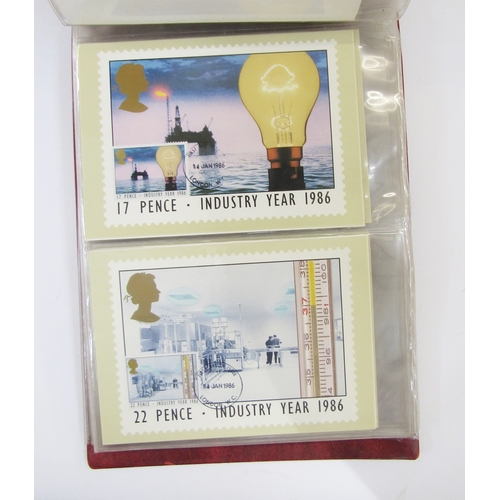 82 - Quantity of postcards including PHQ cards 1980 and later, in albums, topographical scenes of London,... 