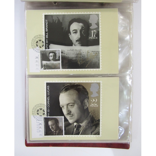 82 - Quantity of postcards including PHQ cards 1980 and later, in albums, topographical scenes of London,... 