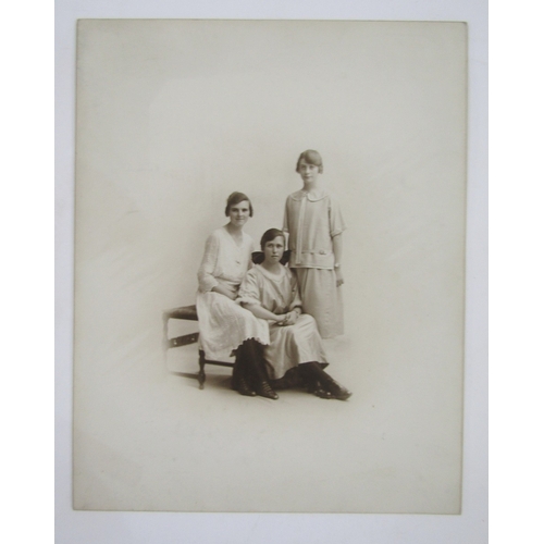 88 - Quantity of early 20th century and later postcards, mostly topographical interest, most in albums, i... 