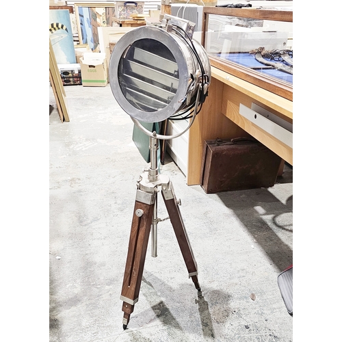 191 - Floor lamp in the form of a vintage-style theatre/movie spotlight, on a wooden tripod telescopic sta... 