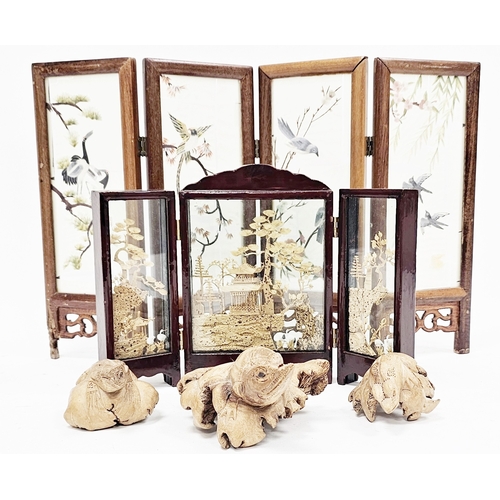 199 - Three South East Asian parasite wood hand carved models of frogs, the largest 17cm long, a triptych ... 