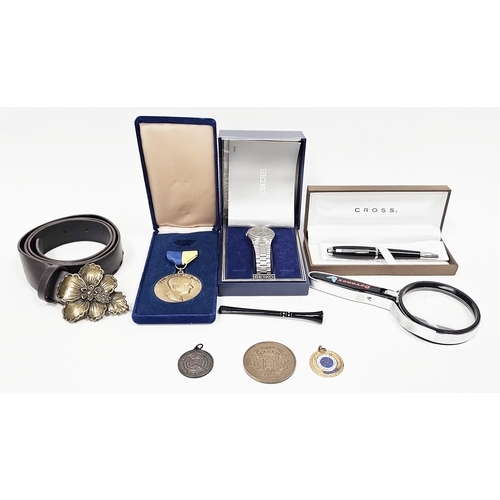 226 - Mixed lot of collectable items including boxed Seiko 300636 stainless steel watch (dial a/f), cased ... 