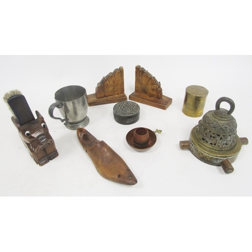 134 - Mixed lot of collectables including pair of Art Deco wooden Scottie dog bookends, 12cm high, wooden ... 