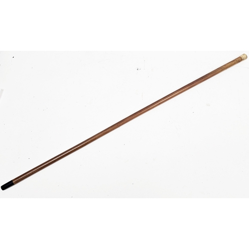 168 - Early 20th century gold-mounted walking cane, circa 1909, the malacca shaft capped in 18ct gold and ... 