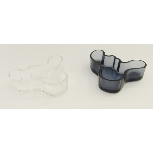 100 - Alvar Aalto Iitalia Savoy glass shallow bowl in blue, and another in clear glass, 13.5cm wide x 3.5c... 