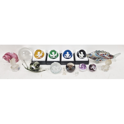 104 - Set of four boxed Baccarat comemmorative 'Cameos in Crystal' paperweights, comprising 'Queen Elizabe... 
