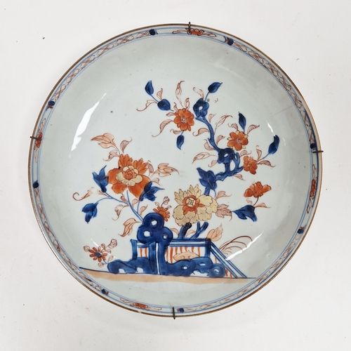 117 - Chinese export Imari dish, 18th century, painted underglaze blue iron red and gilding with flowers b... 