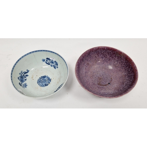 119 - Chinese export porcelain blue and white bowl, late 18th/early 19th century, painted with figures bef... 