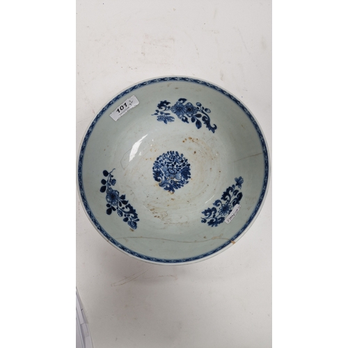 119 - Chinese export porcelain blue and white bowl, late 18th/early 19th century, painted with figures bef... 