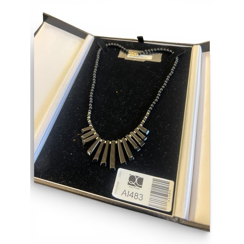 8 - 9ct Gold Cleopatra Jet Necklace