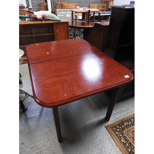 262 - Modern extending dining table