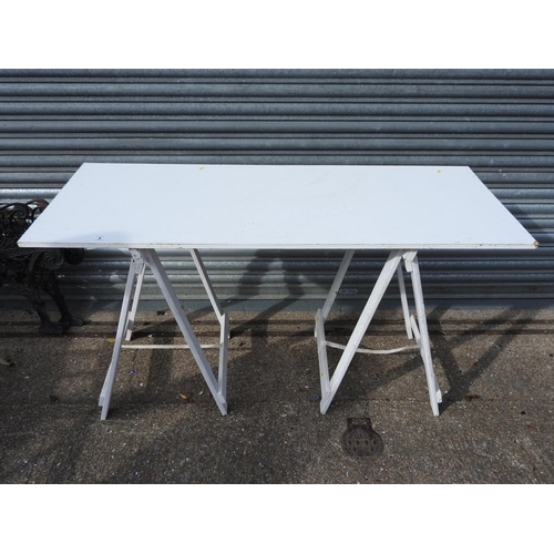 3 - Trestle table