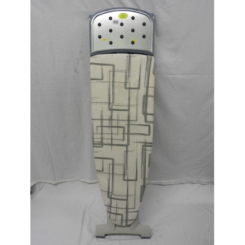 533 - Large ironing board