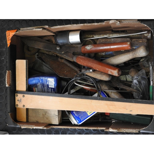 646 - Box of tools