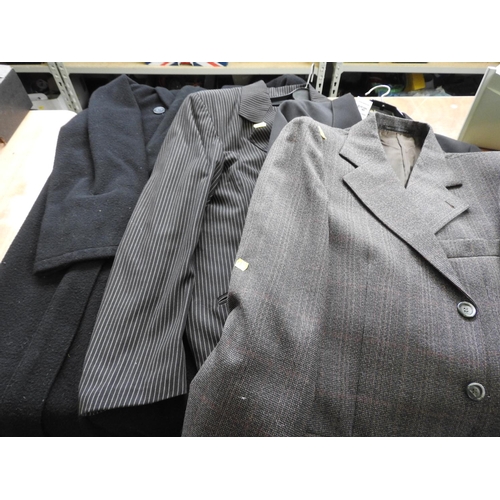 654 - Gents clothing - suits etc