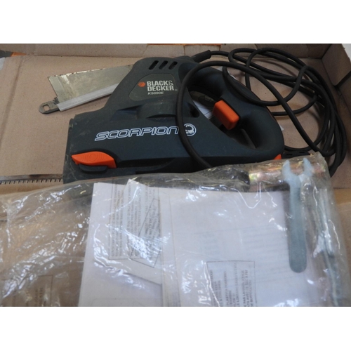 386 - Black and Decker Scorpion electric saw with original box