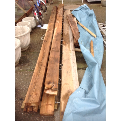 152 - Quantity of softwood timber for building 7 lengths 6