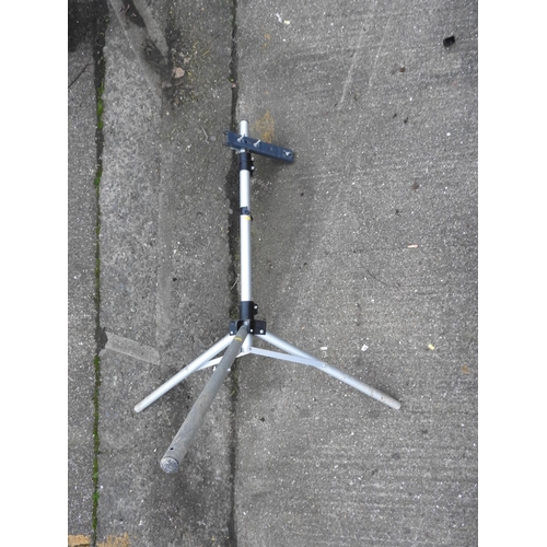 158 - Tripod/stand