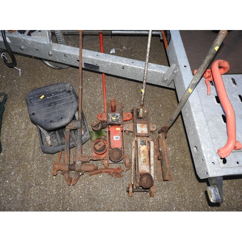 189 - Old agricultural vice, trolley jacks, plastic step etc