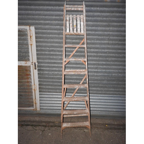 200 - Folding wooden step ladder