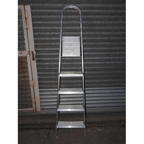 204 - Folding aluminium steps