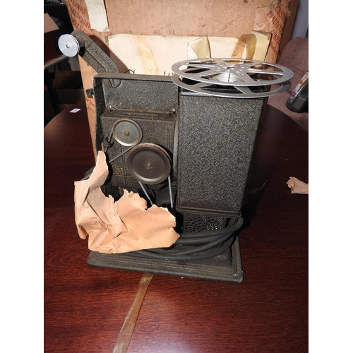 276 - Old boxed Keystone projector